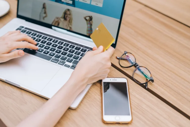 Customer paying online on an e-commerce website